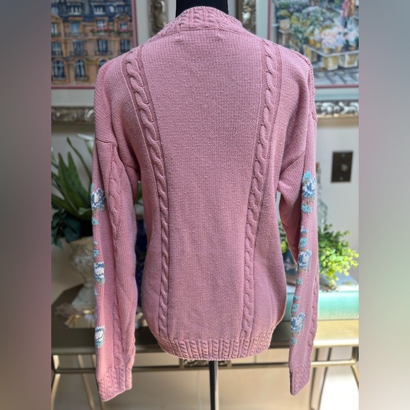 VTG IZOD CLUB HAND EMBROIDERED BLUE & PINK CROCHETED COTTAGE CORE SWEATER SZ S - Picture 5 of 11